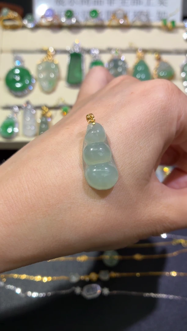 翡翠18K金镶嵌颈饰天然翡翠A货