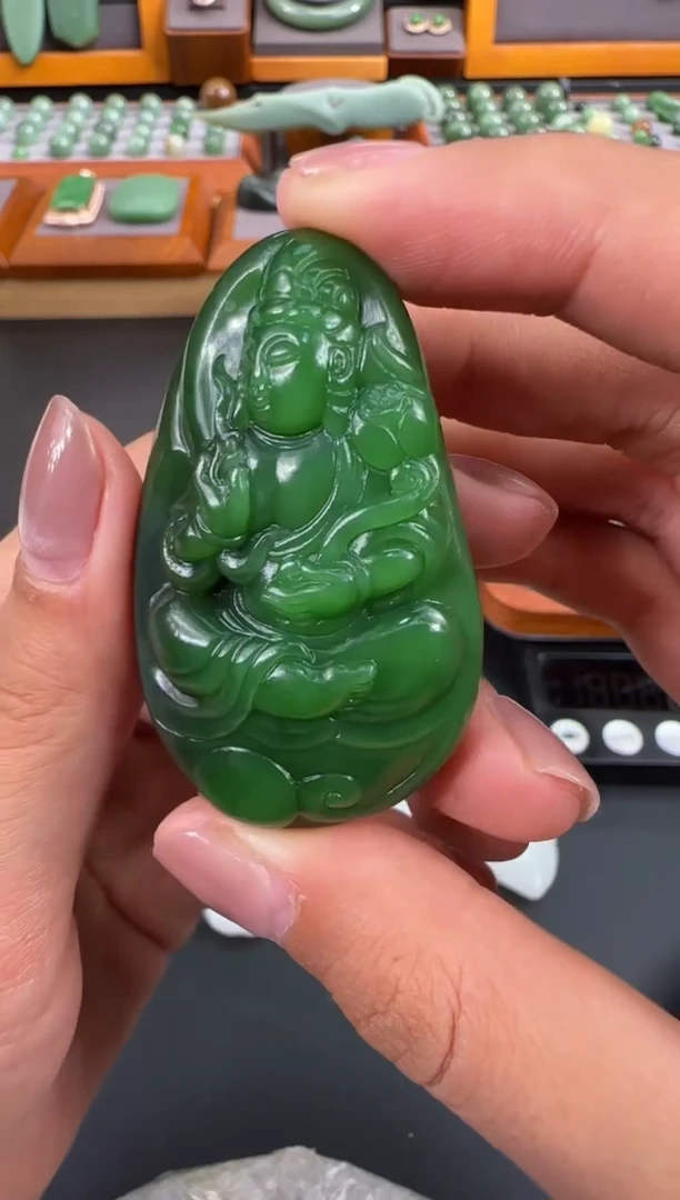 和田玉未镶嵌颈饰吊坠