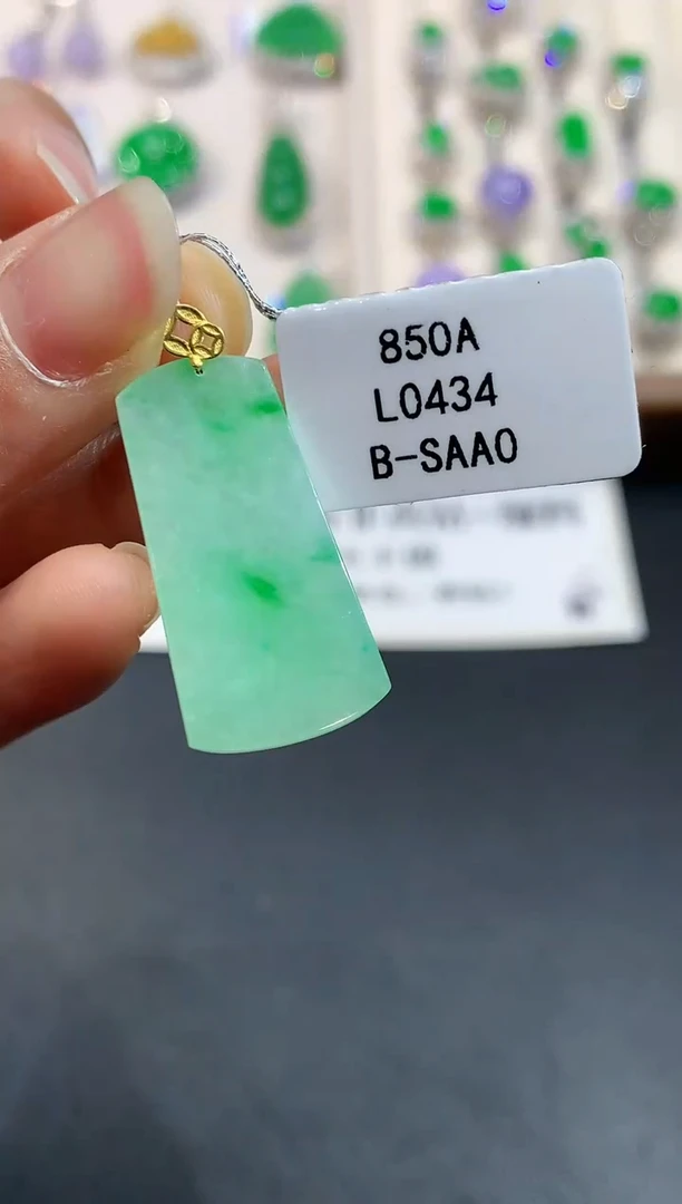 【闪购商品】翡翠吊坠(不含链)18K金镶嵌L0434