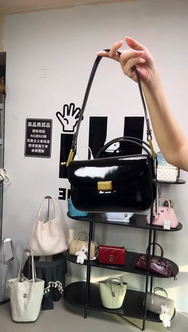 小牛皮（革）彩汐轻奢女包编号：备注：（少一根长肩带）89
