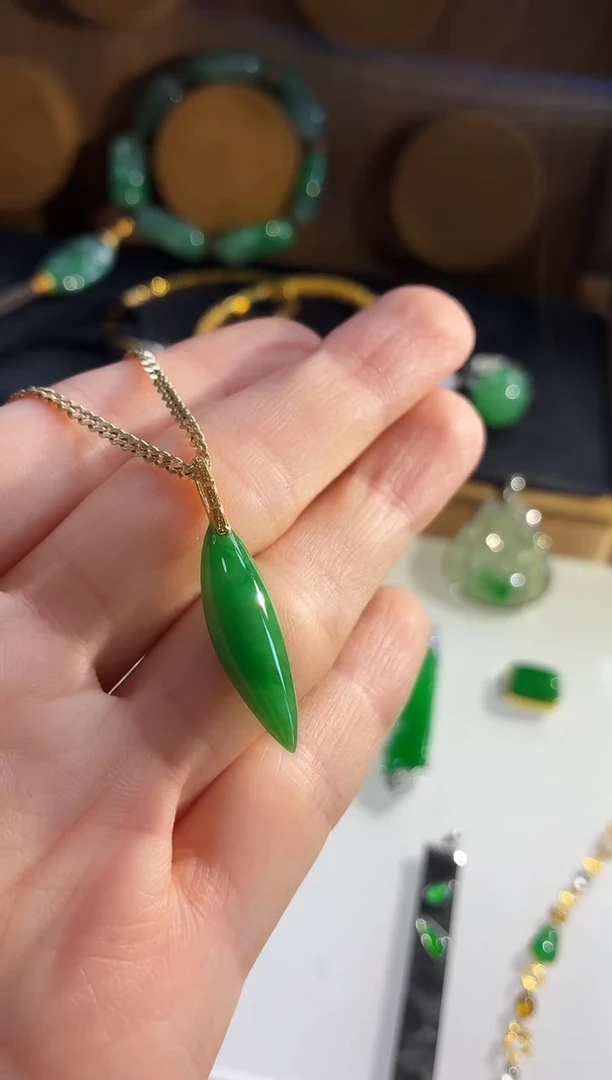 吊坠(不含链)18K金镶嵌翡翠吊坠