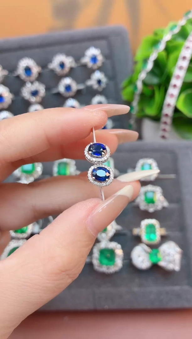 耳饰蓝宝石18K金镶嵌1.25克拉