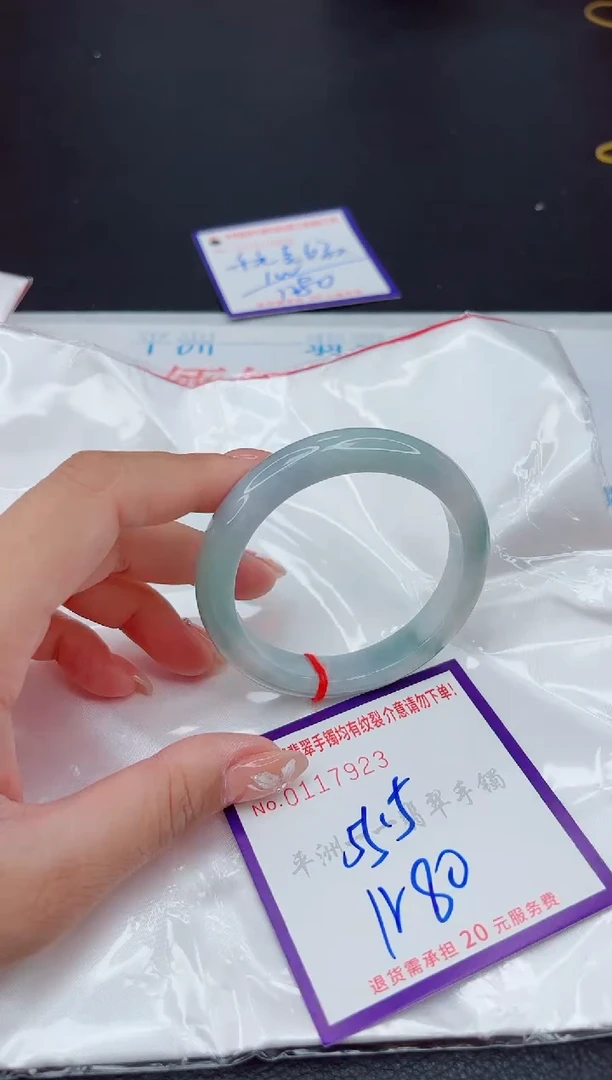 翡翠手镯未镶嵌1