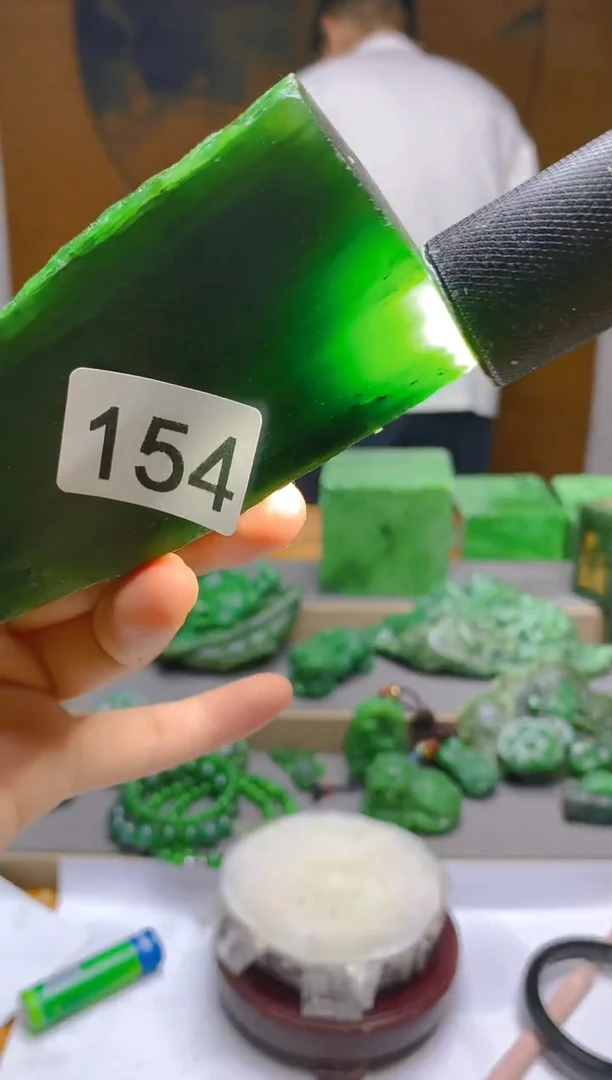 和田玉（碧玉）未镶嵌珠宝半成品154