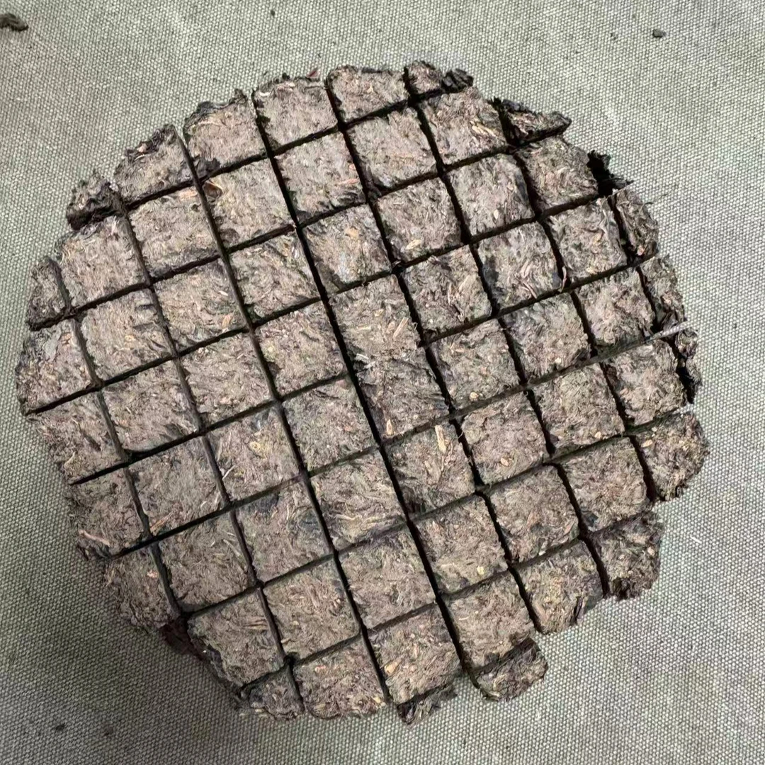 高家山野荒黑茶湖南安化2011年六步溪千两茶不脱饼600g