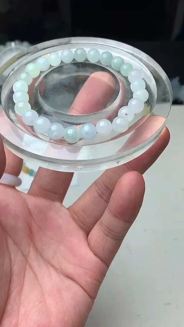 颈饰未镶嵌翡翠珠子