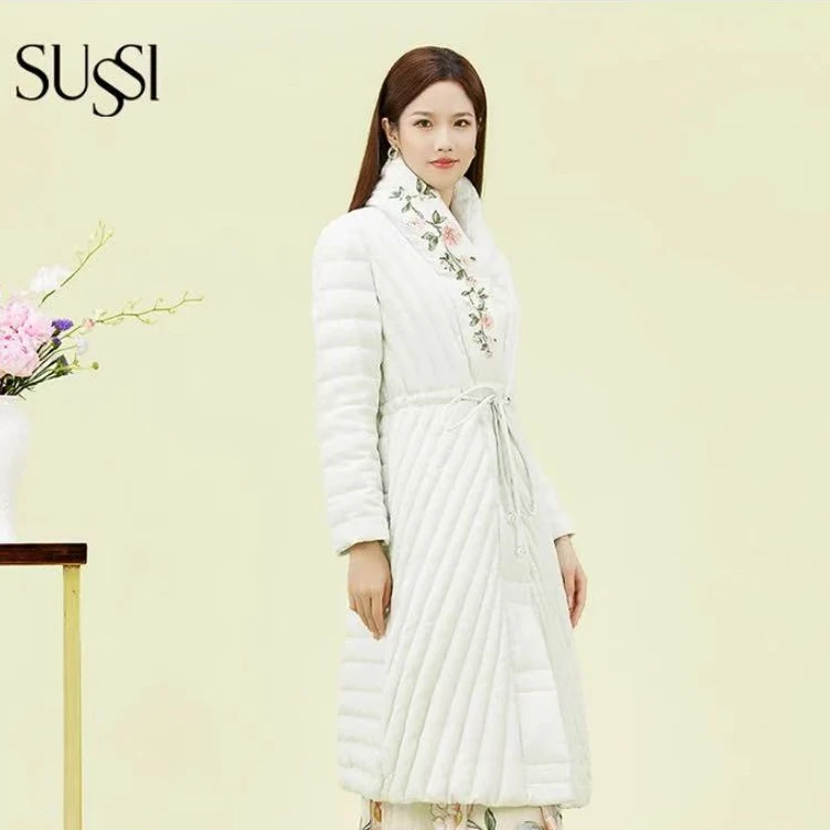 SUSSI/古色24秋冬商场同款绿色收腰刺绣中长款羽绒服外套女