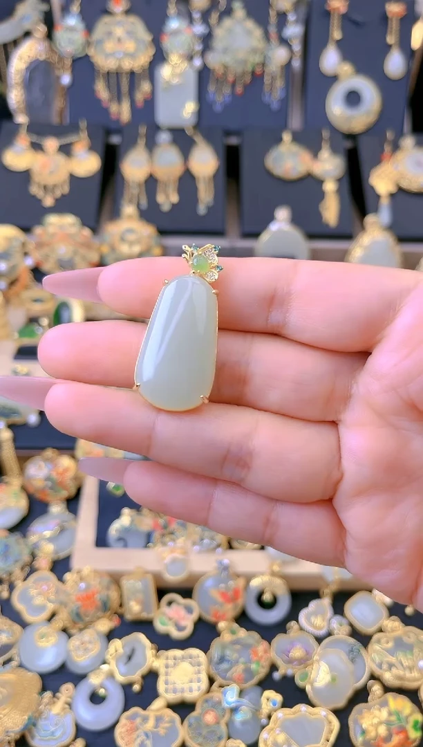 【闪购商品】和田玉吊坠银S925镀金镶嵌蝴蝶无事牌吊坠