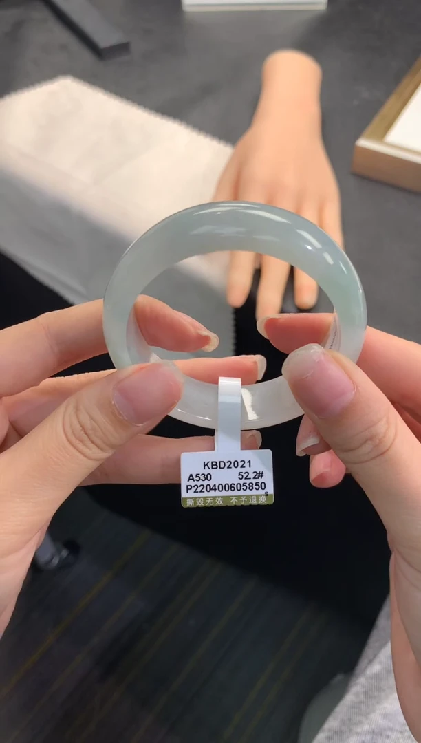 【闪购商品】翡翠手镯未镶嵌          
