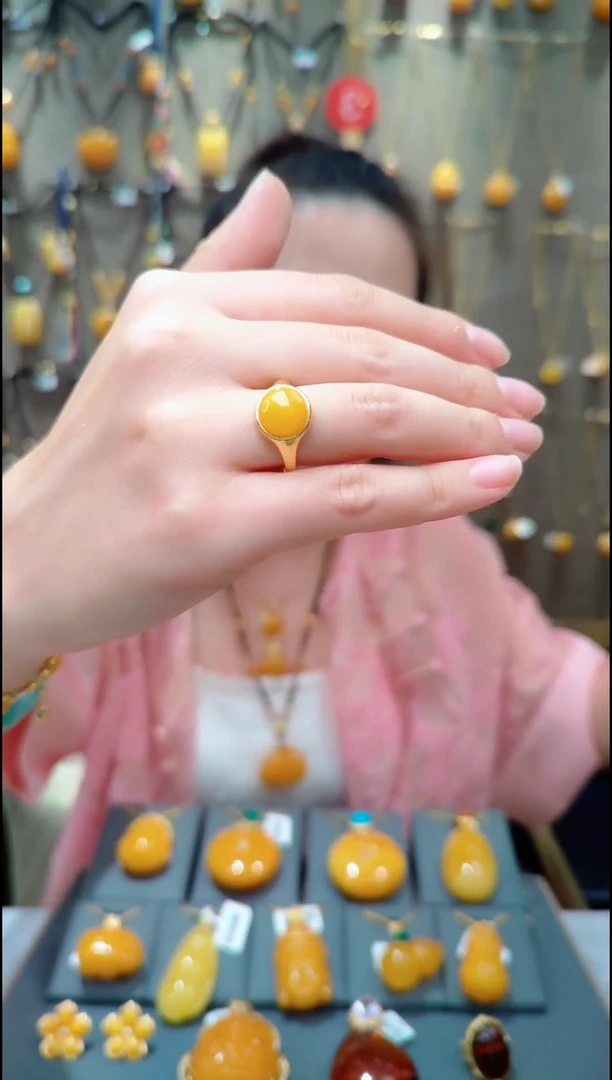 蜜蜡银S925镀金镶嵌珠宝奇石﹣A555蜜蜡戒指