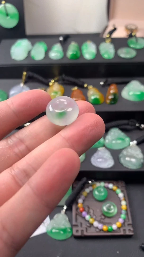 颈饰未镶嵌翡翠一图一物，所见即所得