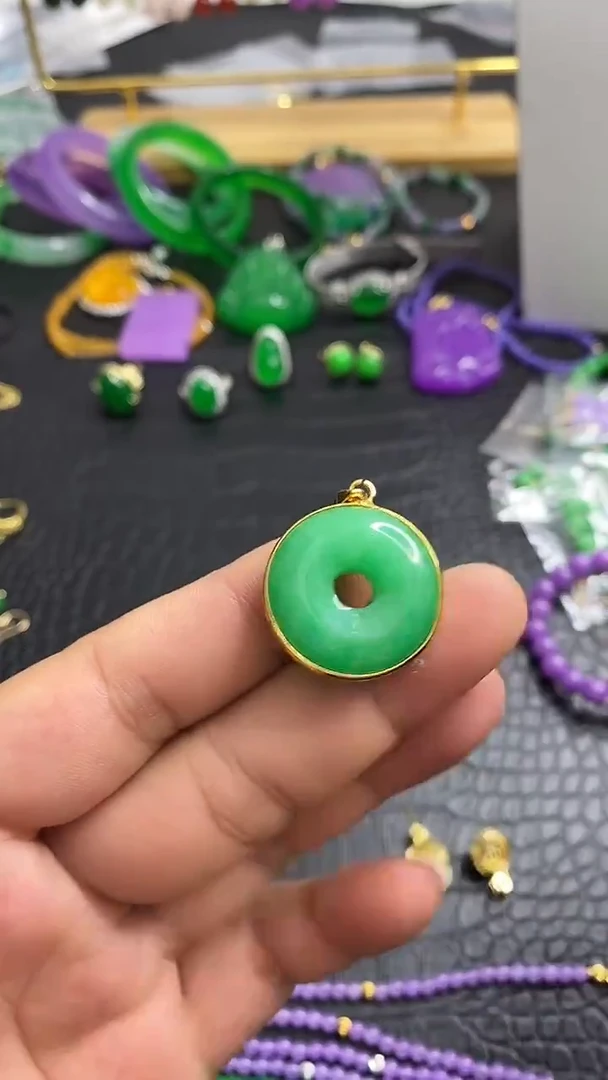 颈饰14K金镶嵌翡翠S010