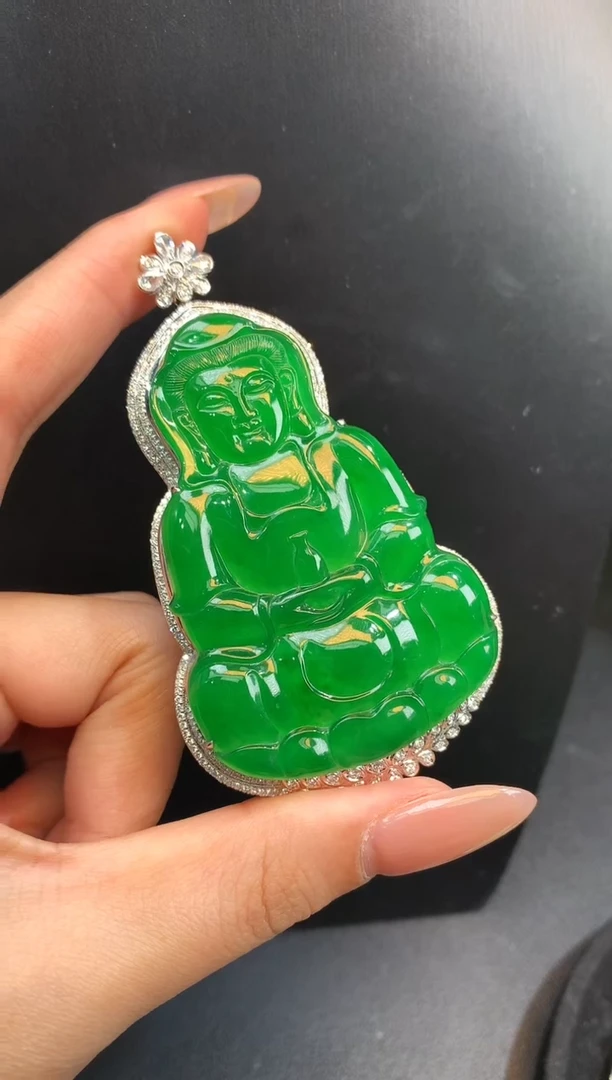 颈饰18K金镶嵌翡翠一*观音（第二笔）