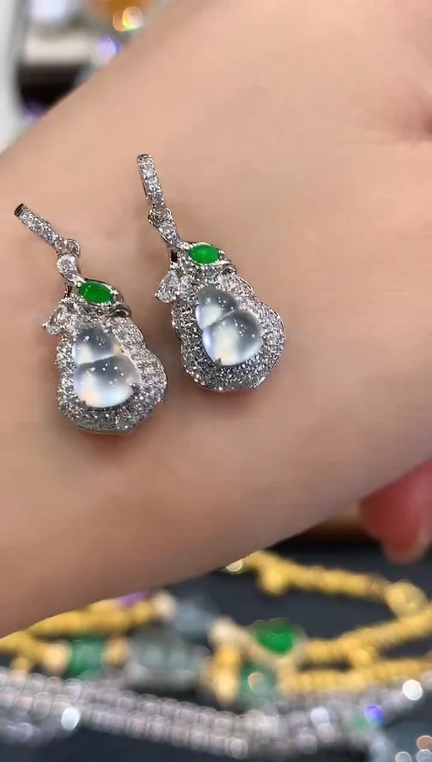 吊坠(不含链)18K金镶嵌翡翠q10多样性一件发货