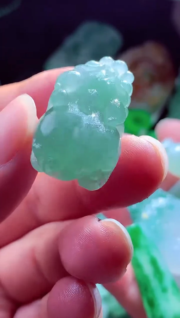 未镶嵌定制翡翠娃**?翡翠毛货定制