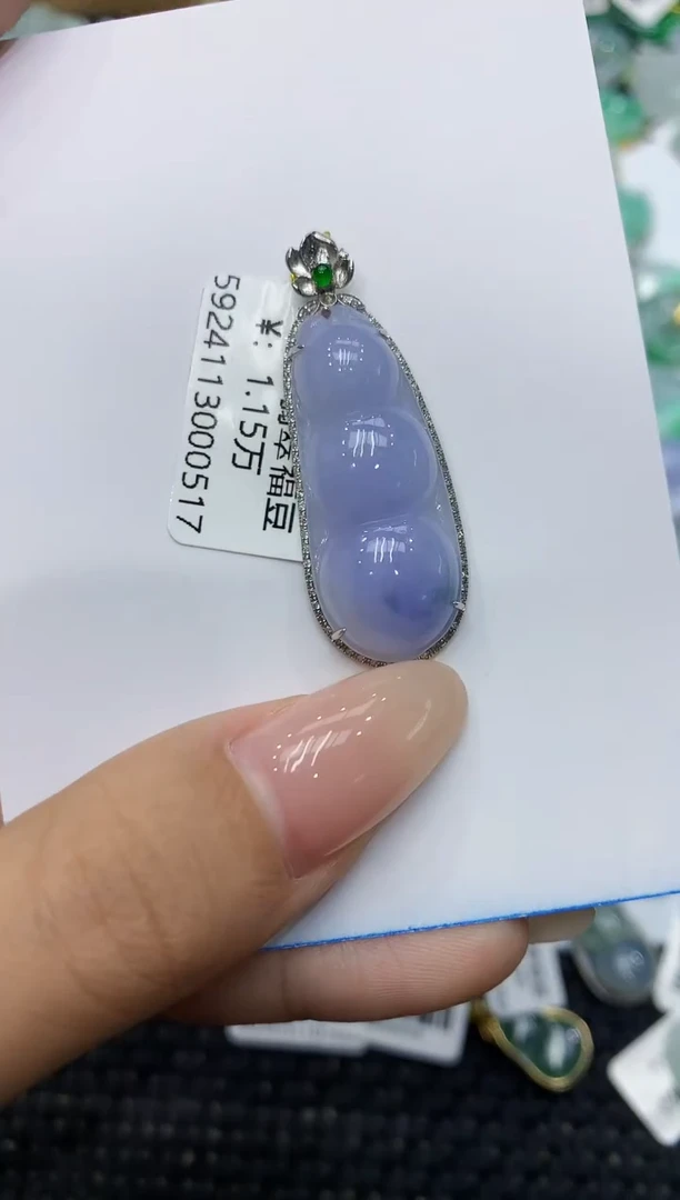 翡翠18K金镶嵌颈饰111111111111