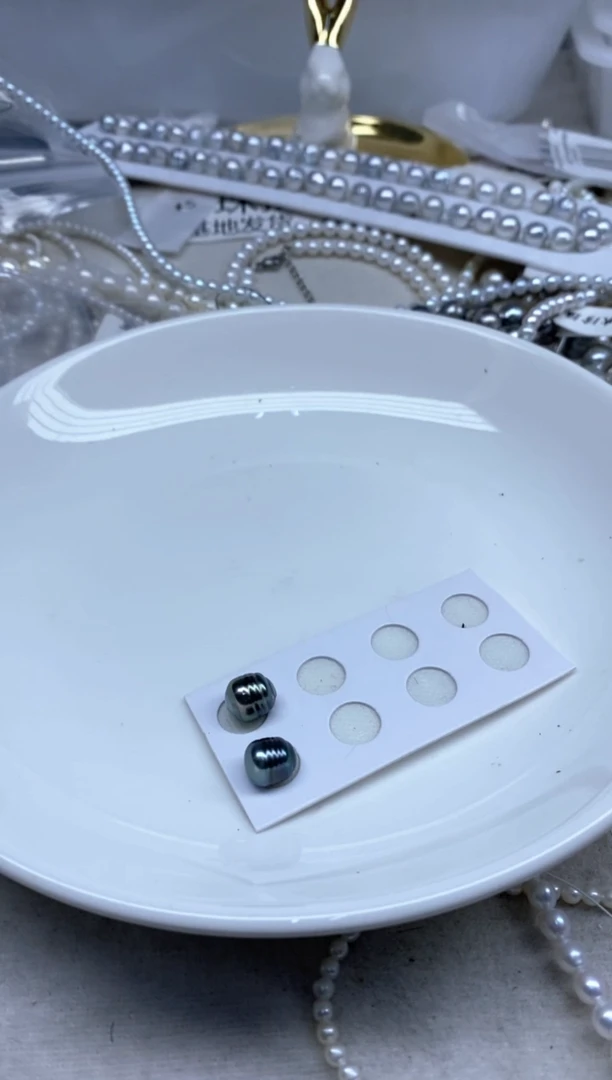 裸珠海水珍珠发2颗