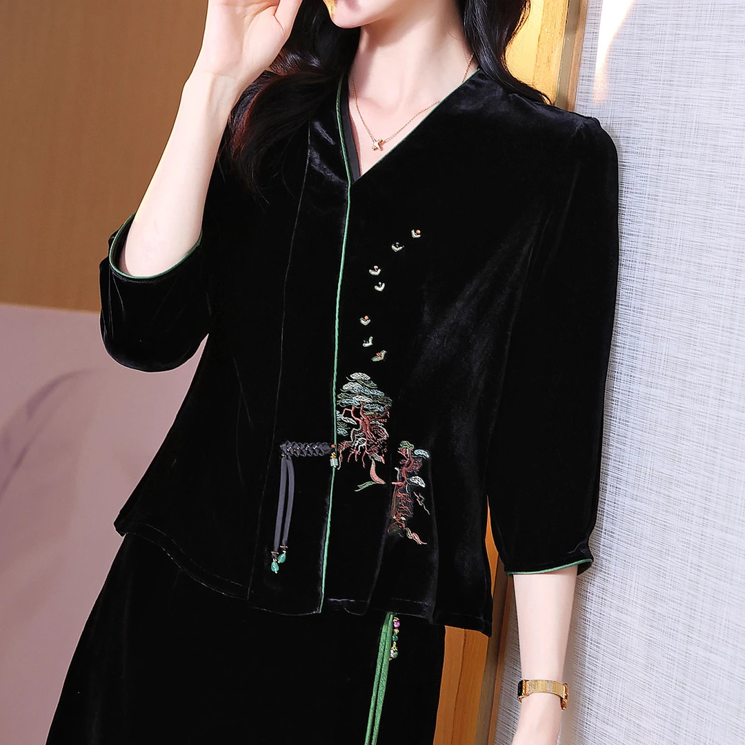 春秋新款v领真丝丝绒上衣女新中式七分袖收腰显瘦刺绣桑蚕丝衬衫