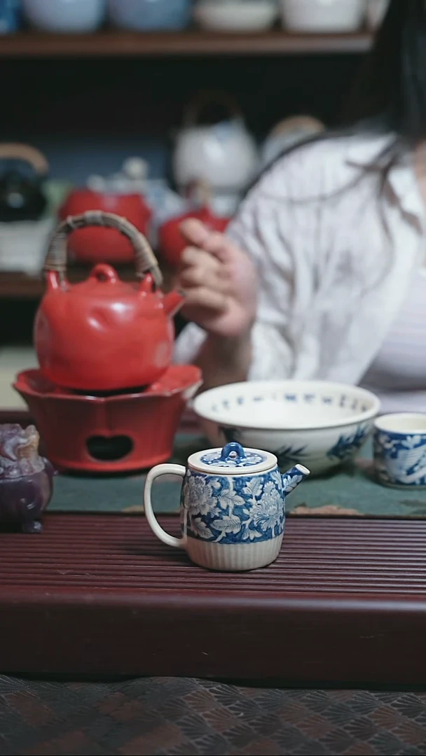 萌*琦青花牡丹室闲壶