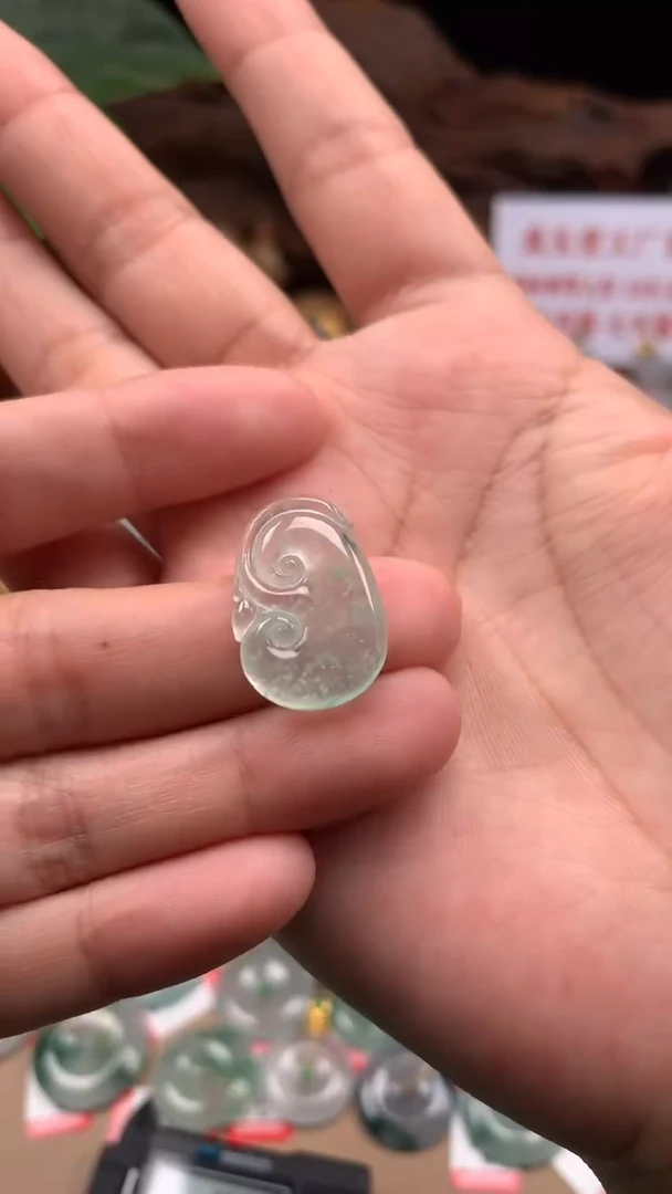 【闪购商品】翡翠吊坠(不含链)未镶嵌如意