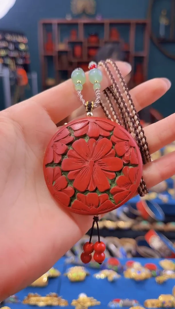 非遗技艺 雕漆铜剔红剔绿花卉牌