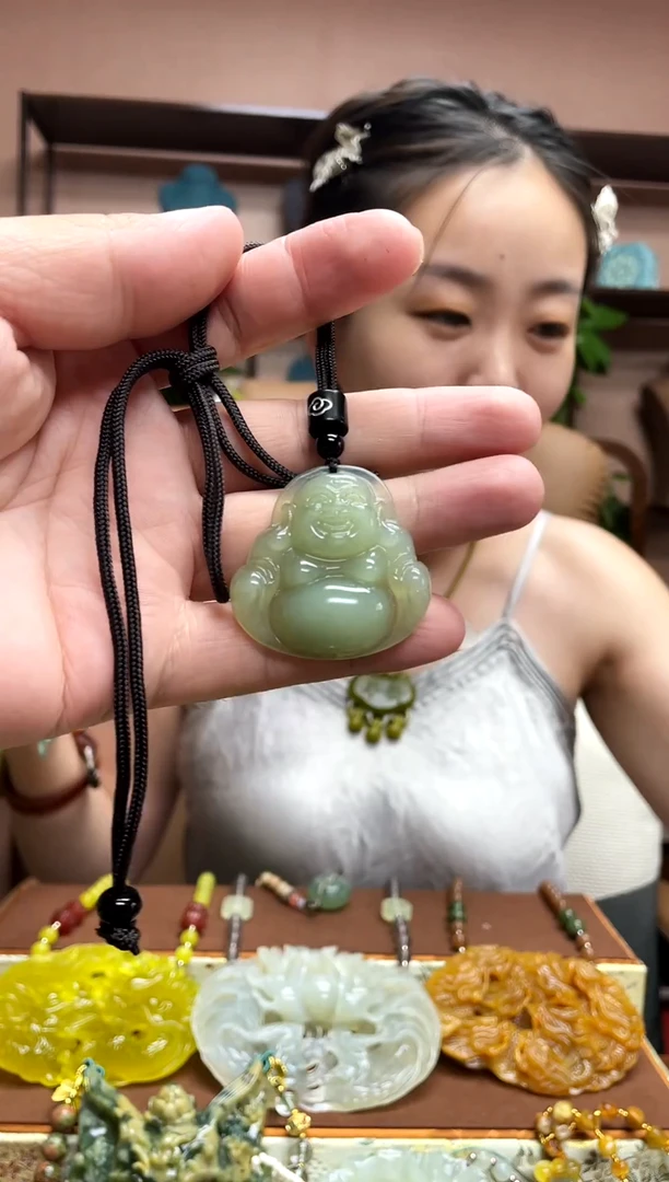 岫玉未镶嵌吊坠·