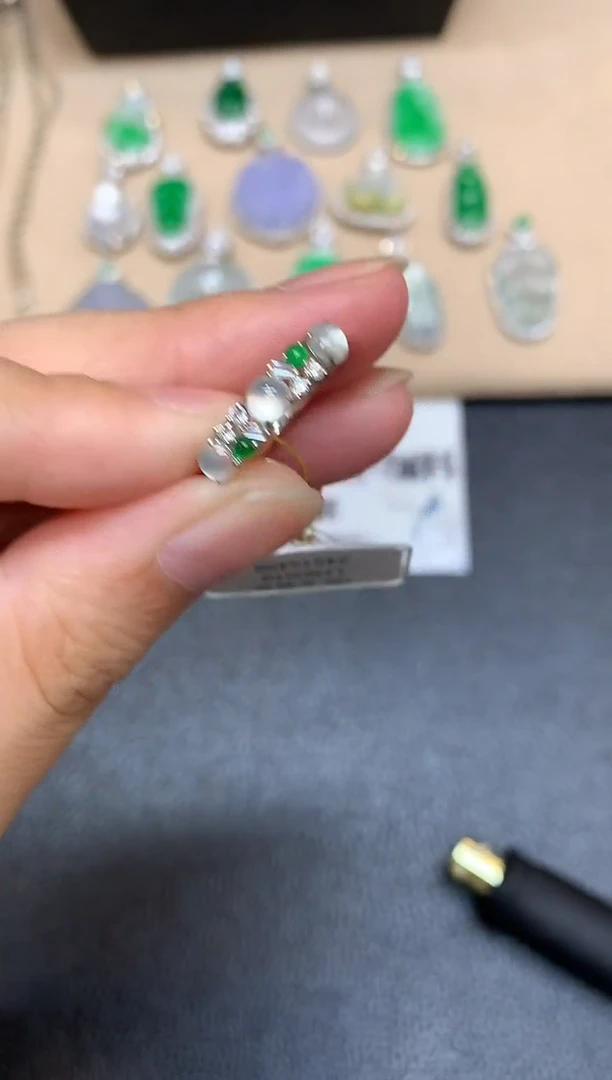 18K金镶嵌戒指翡翠蛋面【无服务费