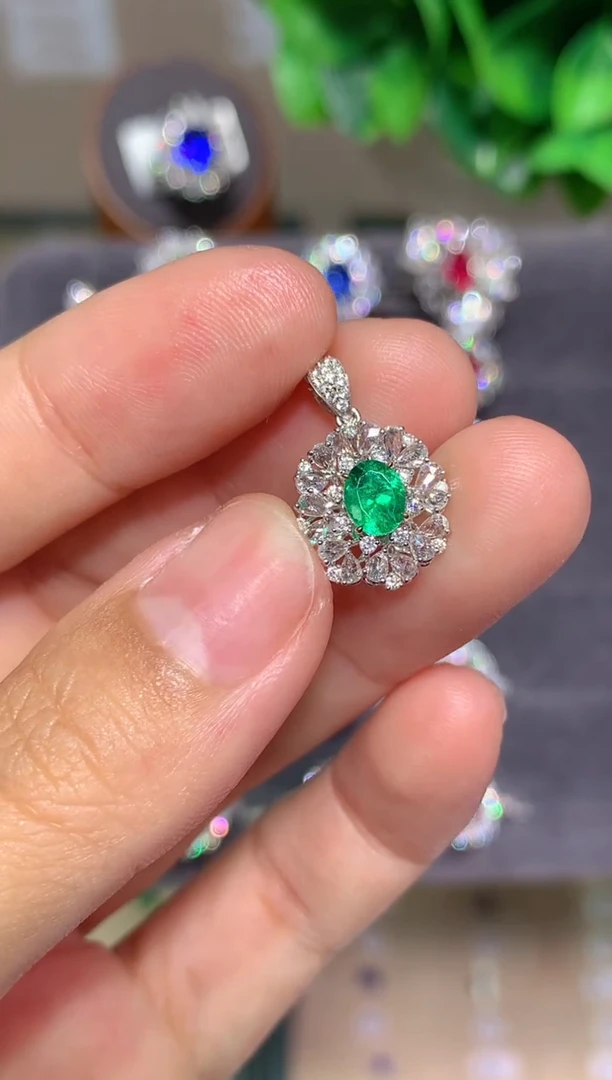 吊坠(不含链)18K金镶嵌祖母绿0.36CT