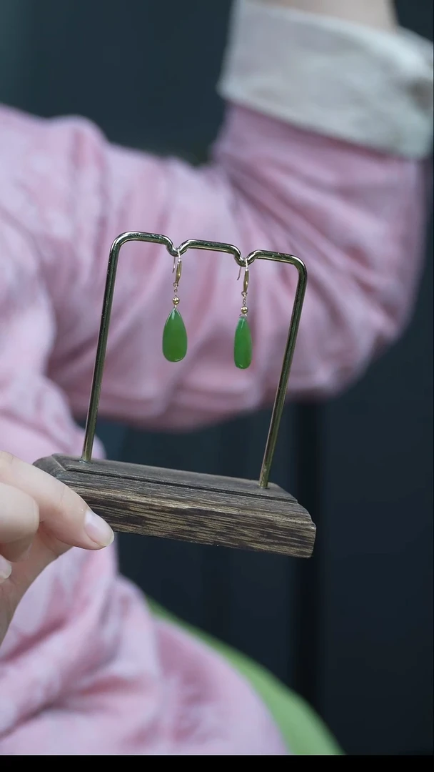 18K金镶嵌和田玉耳饰1