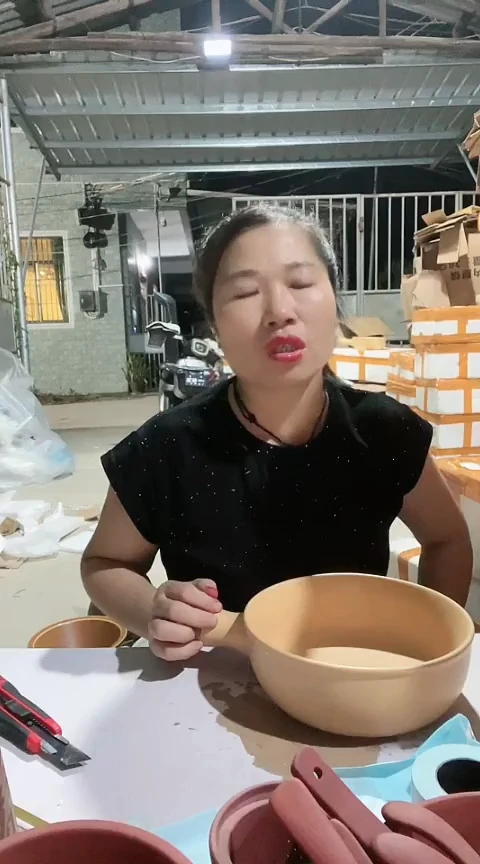 521瑕疵米黄手把锅