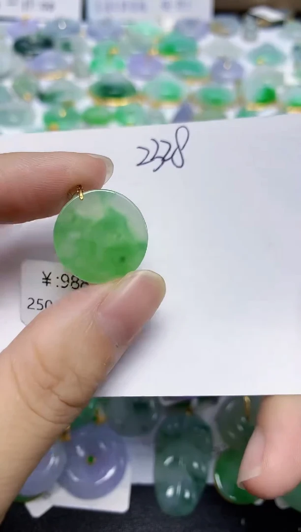 翡翠18K金镶嵌颈饰11111111111