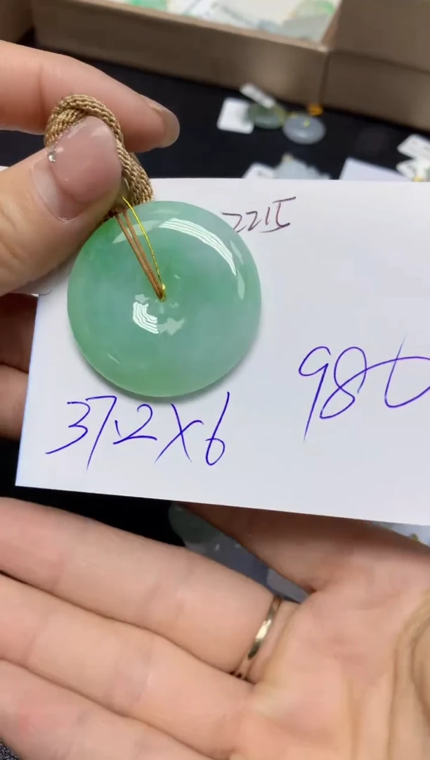 【闪购商品】翡翠挂件未镶嵌 天然翡翠A货