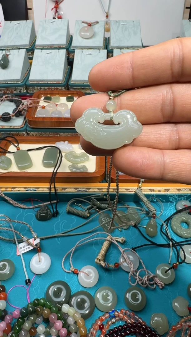 【闪购商品】和田玉颈饰未镶嵌如意锁