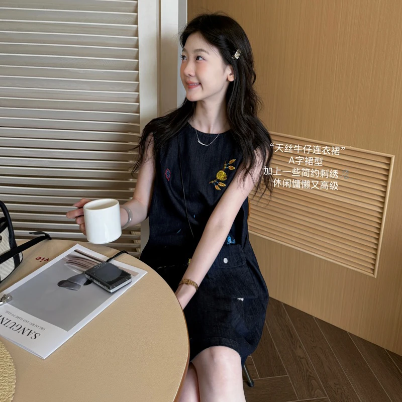 【闵笑一】刺绣裙 小众设计夏季新款简约圆领刺绣背心连衣裙女