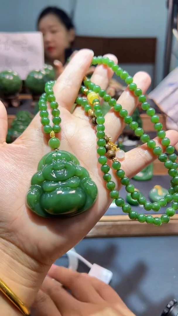 颈饰未镶嵌和田玉（碧玉）1
