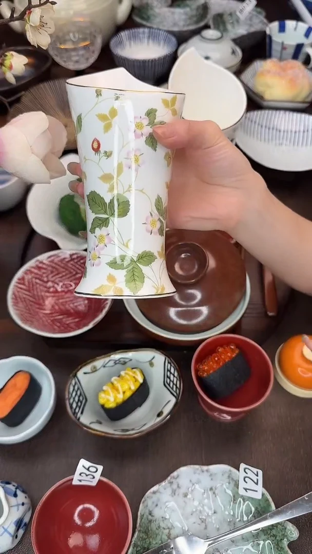 瓷高温骨瓷（筷子筒）野草莓