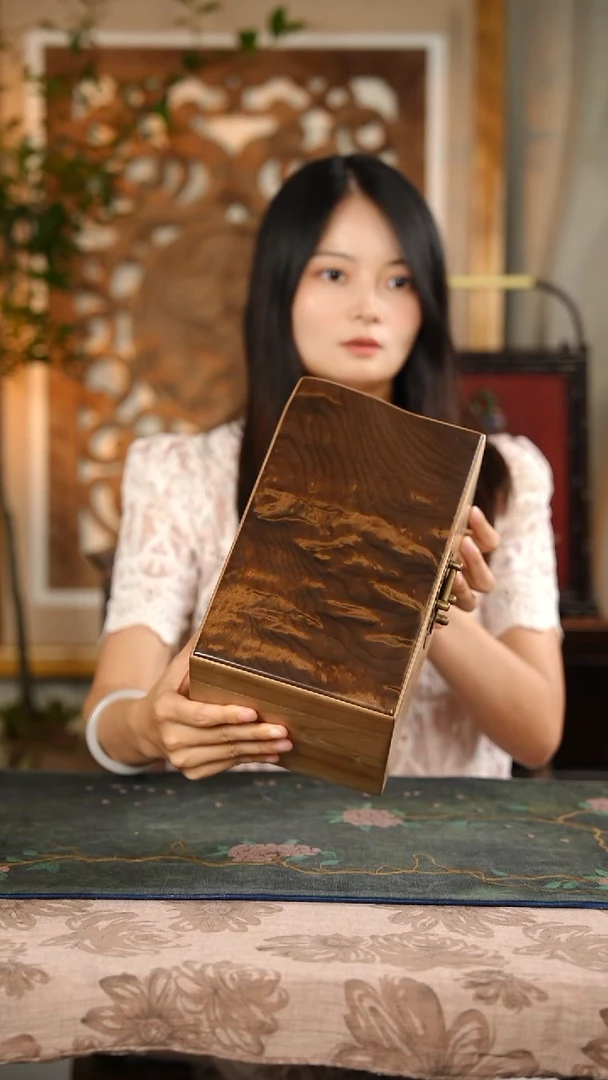 乌木类箱金丝楠木云彩纹首饰盒
