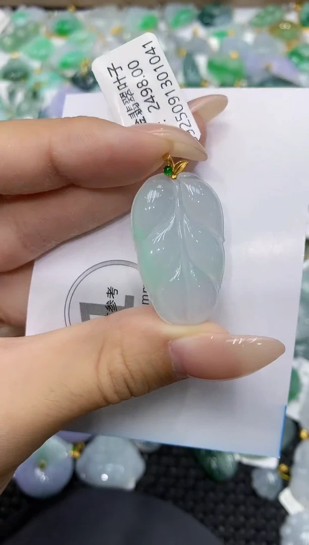 颈饰18K金镶嵌翡翠111111111111