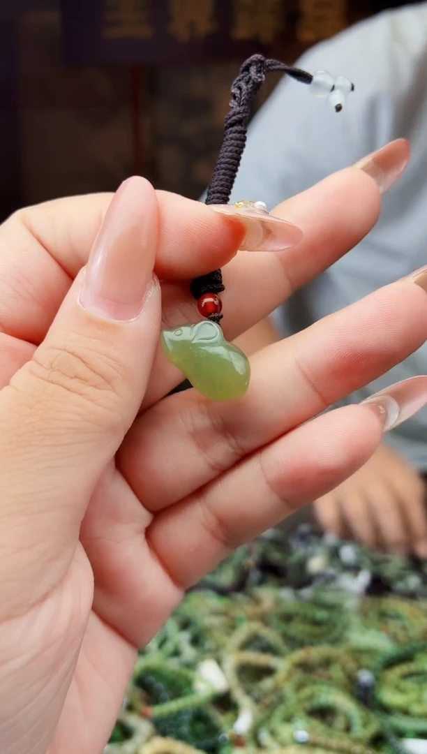 和田玉未镶嵌颈饰拍一发一