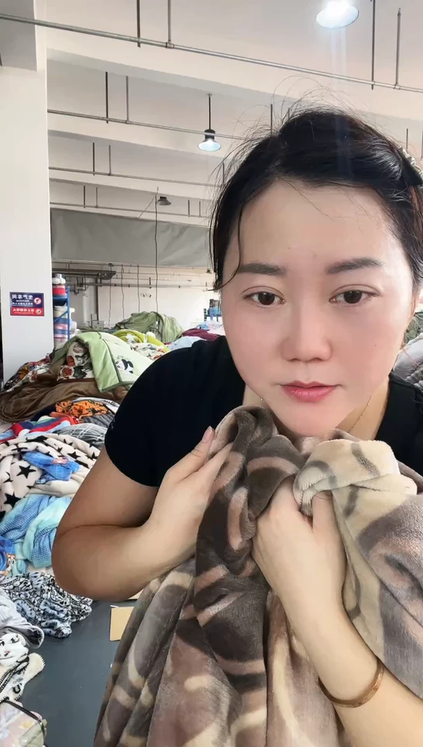 混纺主播手上拿的产品 威威风 单被套