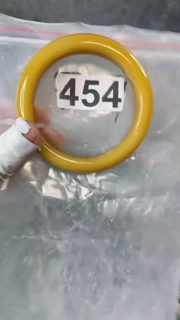 【闪购商品】石英质玉手镯未镶嵌58+454