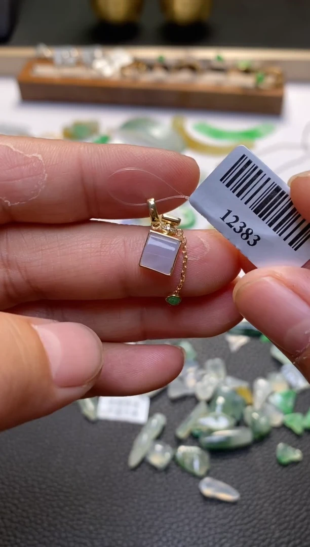 翡翠18K金镶嵌颈饰翡翠12382