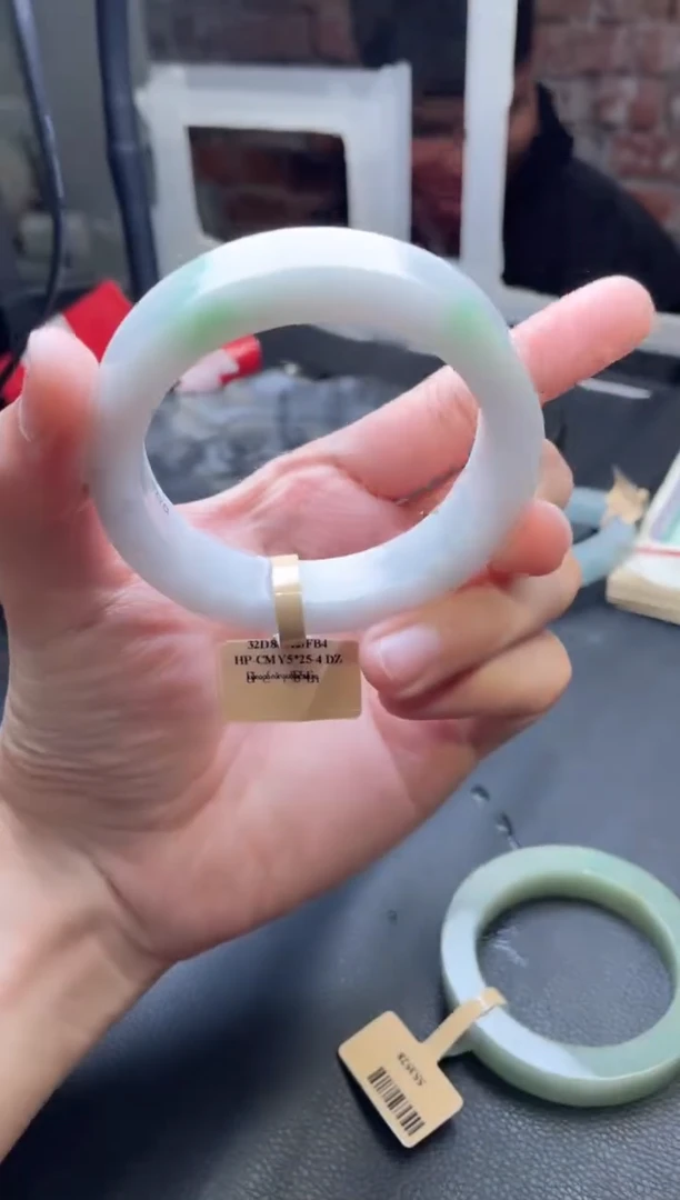 【闪购商品】定制翡翠手镯未镶嵌发一件/DDI02343