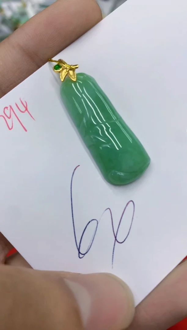 翡翠未镶嵌颈饰1111111111