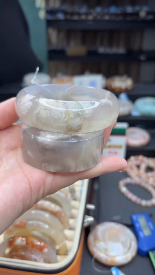 【闪购商品】石英质玉手镯未镶嵌2098（62圈赠送镯心）