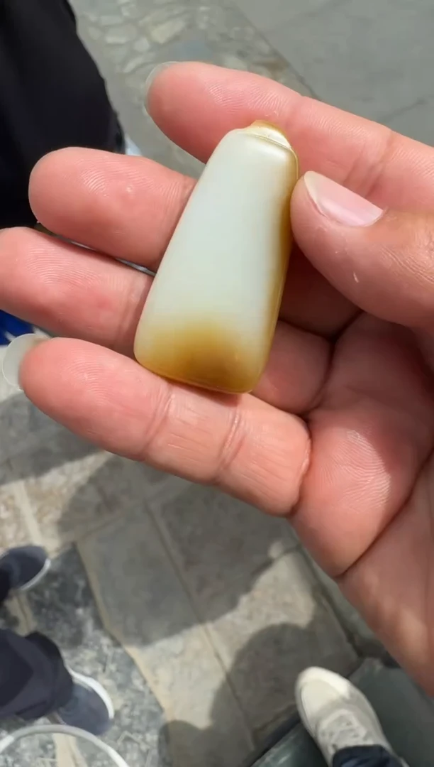 未镶嵌和田玉（糖玉）挂件和田玉