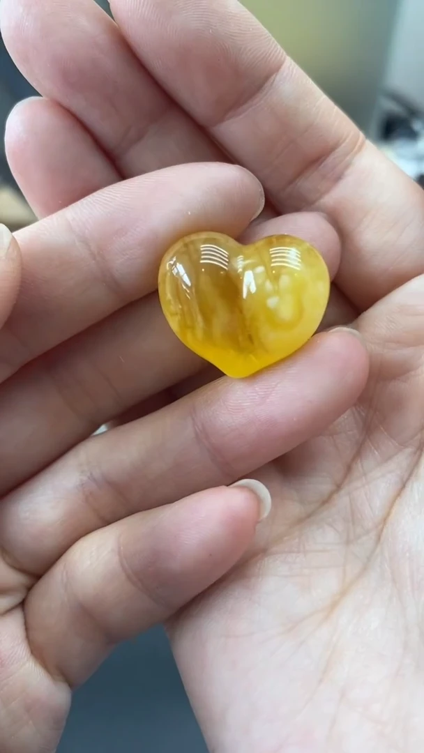 琥珀未镶嵌珠宝奇石7