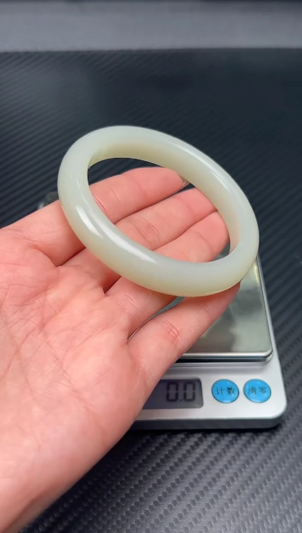 未镶嵌手镯和田玉且末微色差近矿56