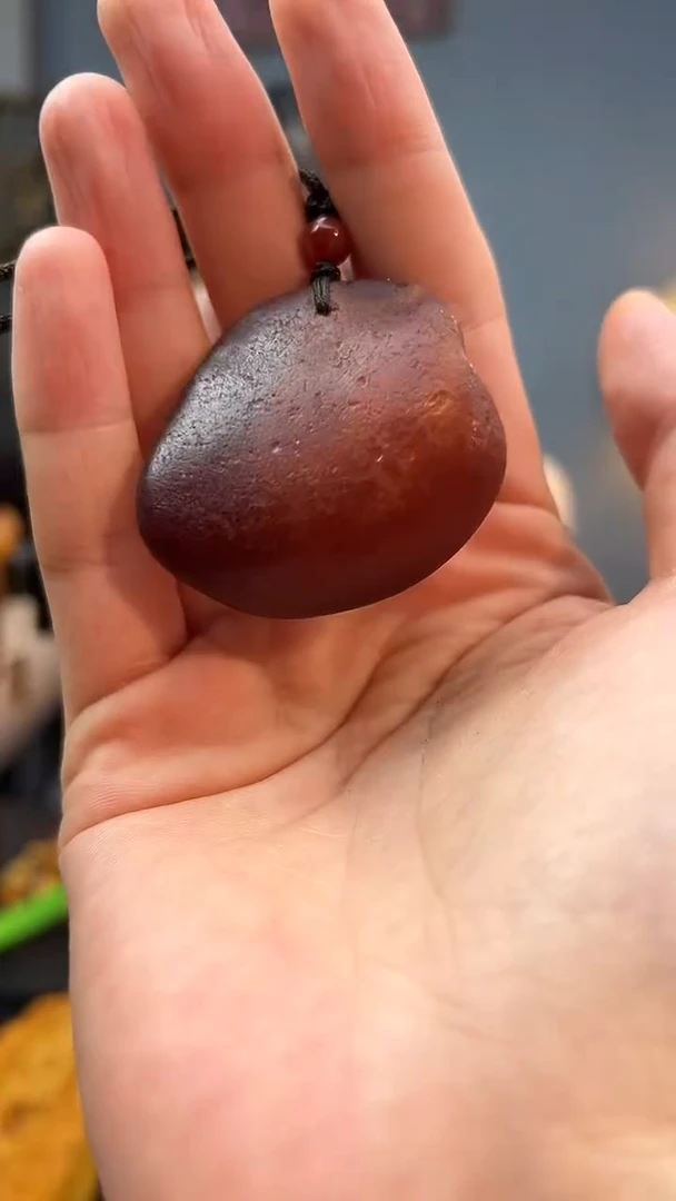 未镶嵌颈饰琥珀吊坠