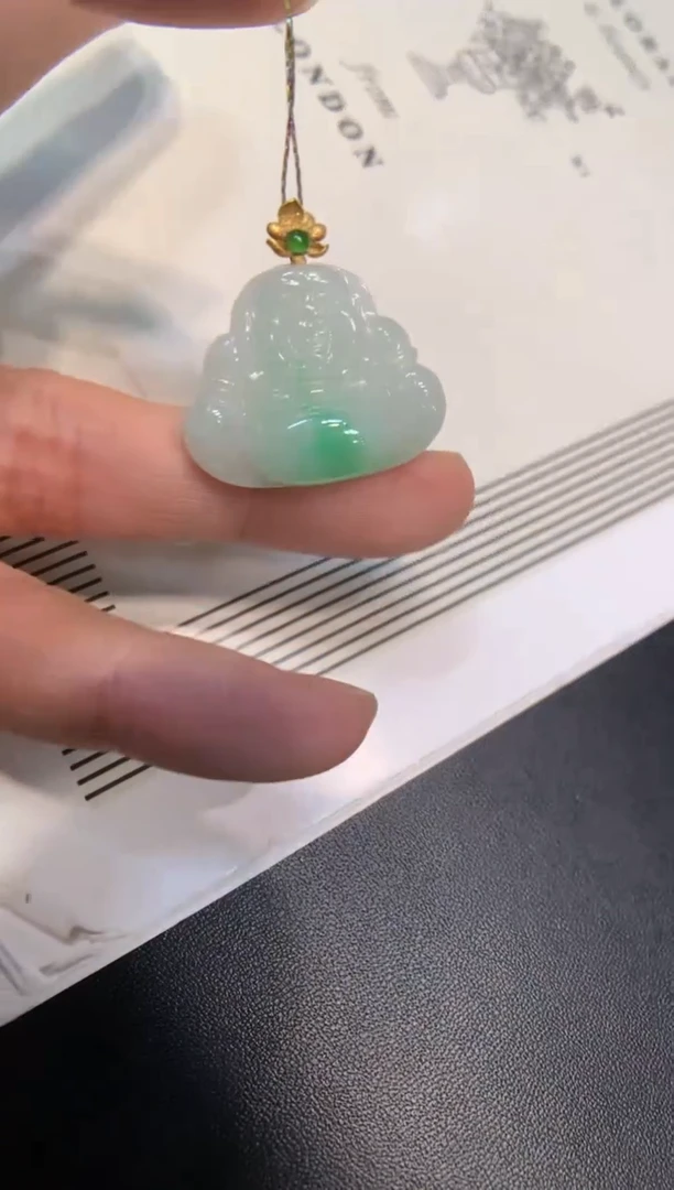 颈饰18K金镶嵌翡翠佛公